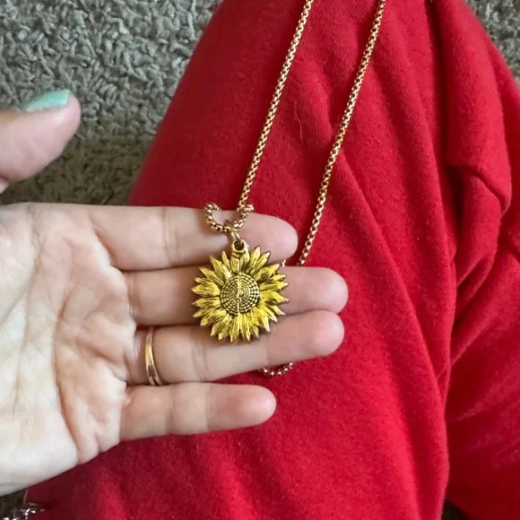 You r my sunshine Gold Sunflower Pendant Necklace - Picture 4 of 4